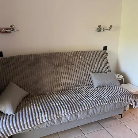Maison Le Rouret بيت للعطل غروسبيير