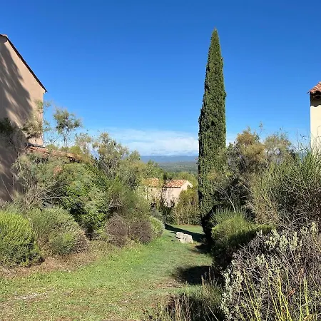 Maison Le Rouret بيت للعطل *