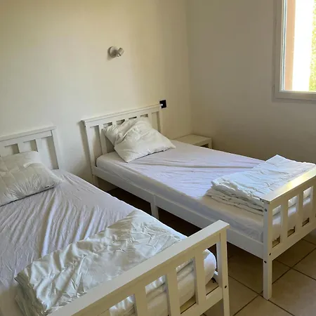 Maison Le Rouret بيت للعطل