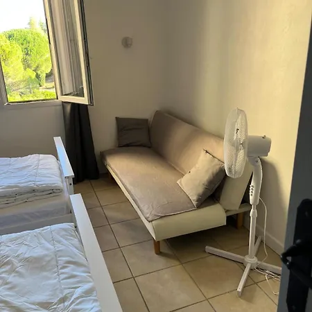 Maison Le Rouret بيت للعطل *